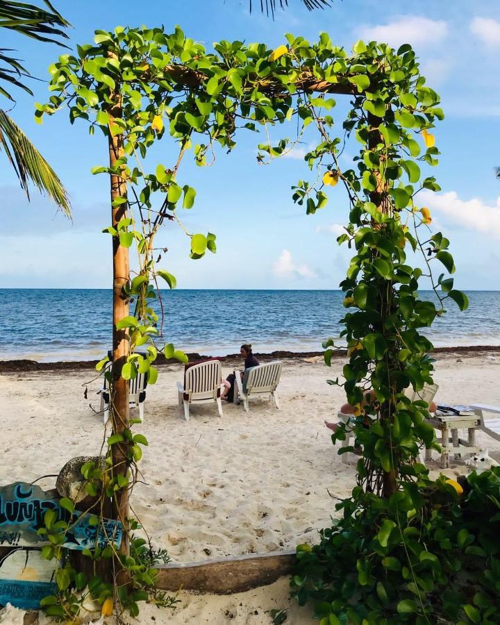 Lunazul Eco-Cabana Frente Al Mar Mahahual Exterior photo