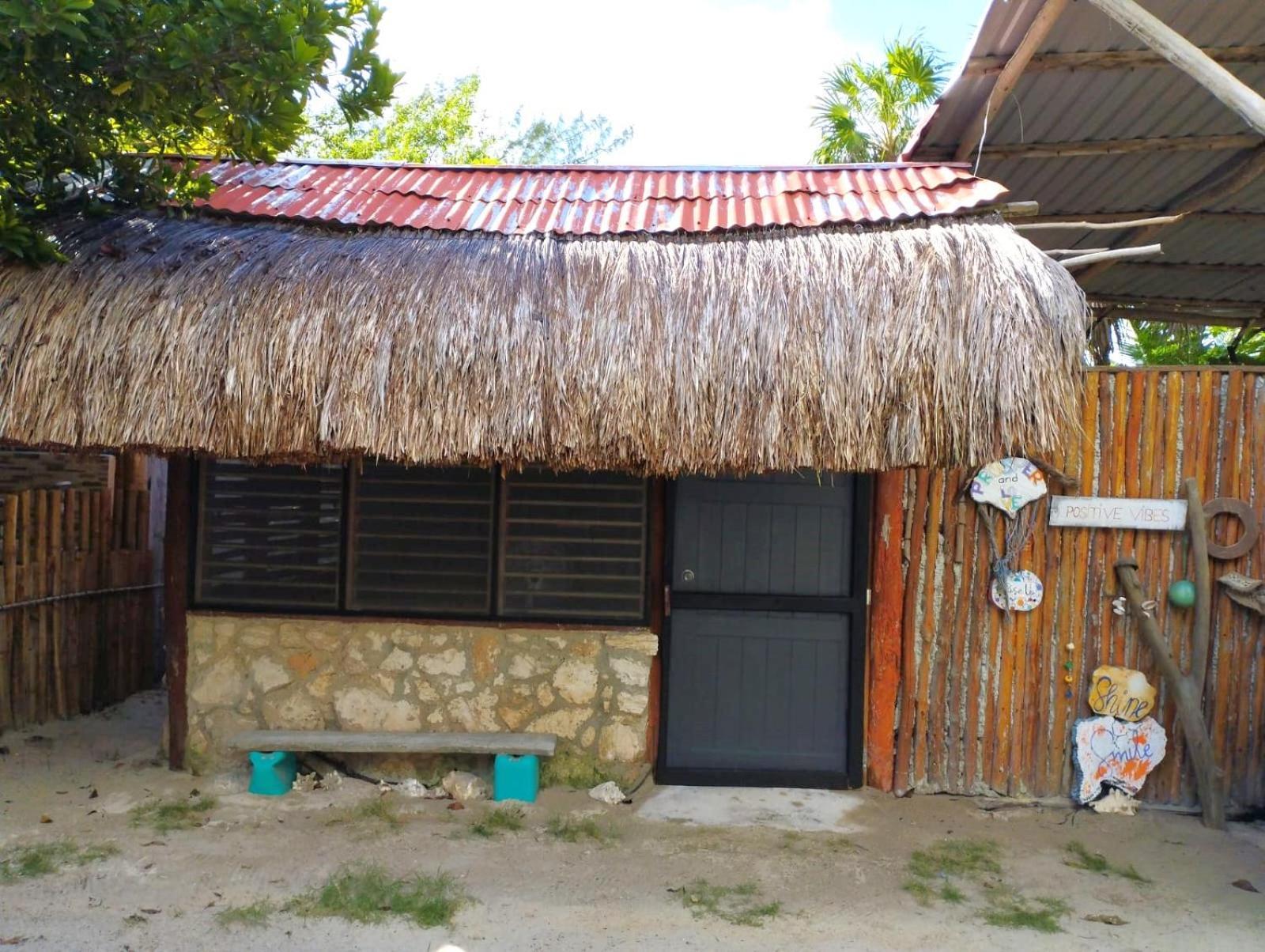 Lunazul Eco-Cabana Frente Al Mar Mahahual Exterior photo