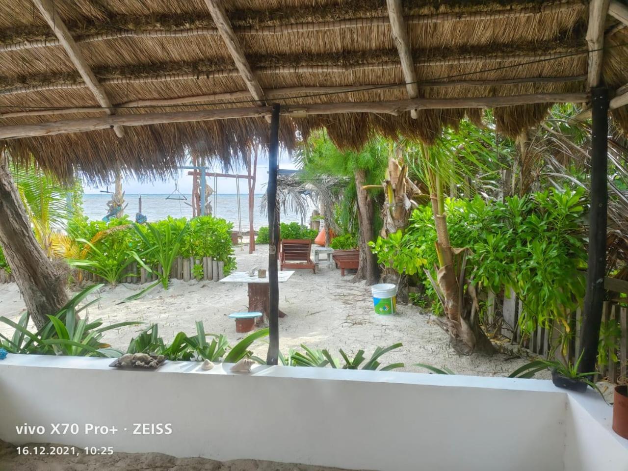 Lunazul Eco-Cabana Frente Al Mar Mahahual Exterior photo