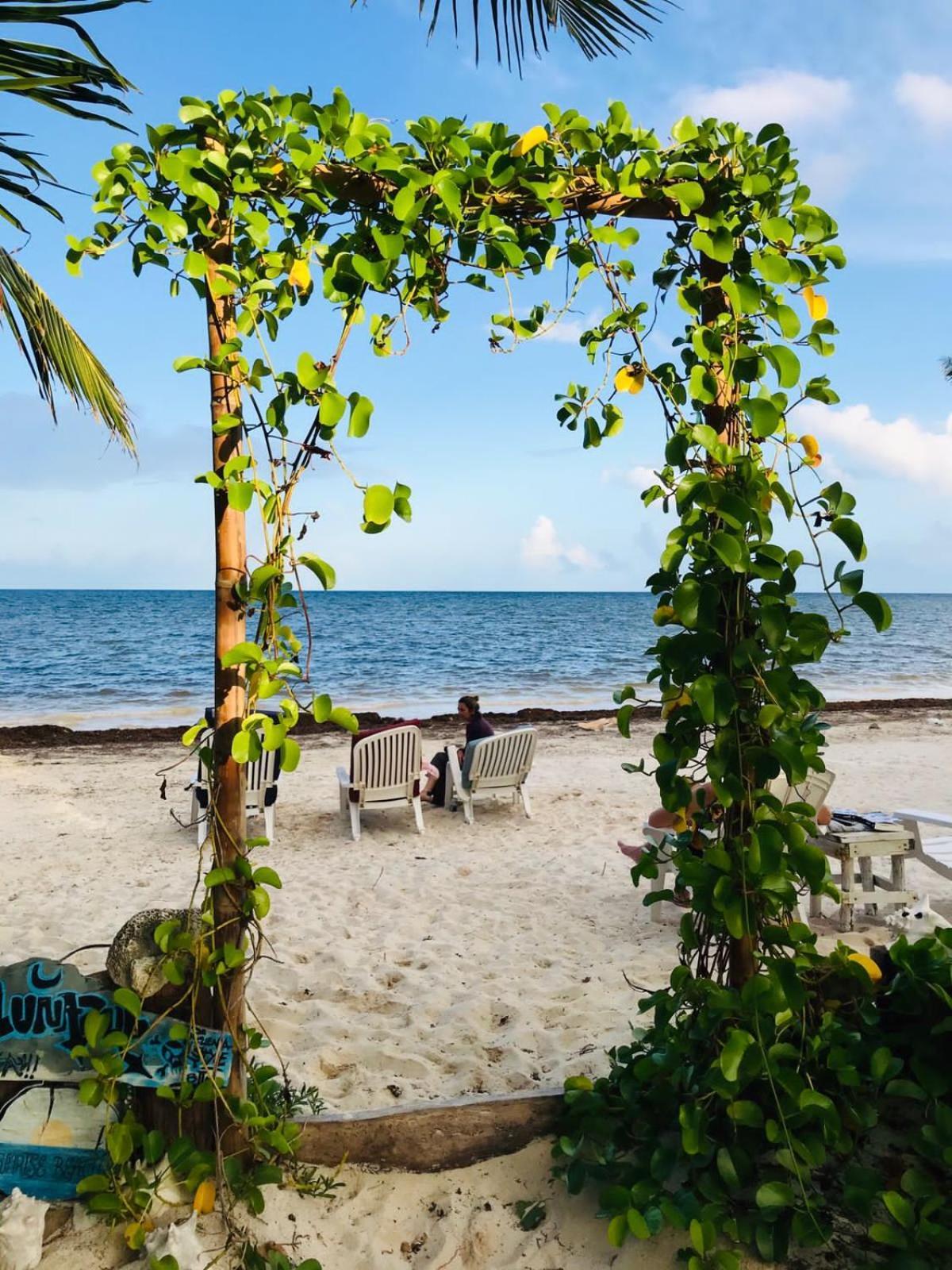 Lunazul Eco-Cabana Frente Al Mar Mahahual Exterior photo